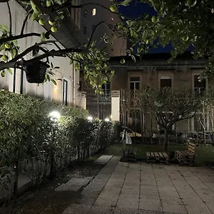 Il Giardino E Gli Affreschi , Catania Italia